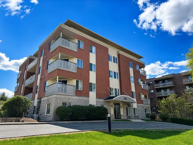 310 Hammond Pond Pkwy #401