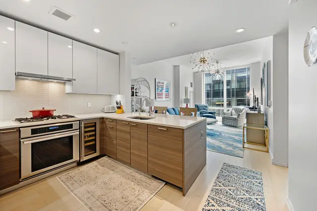 1 Franklin St #1002