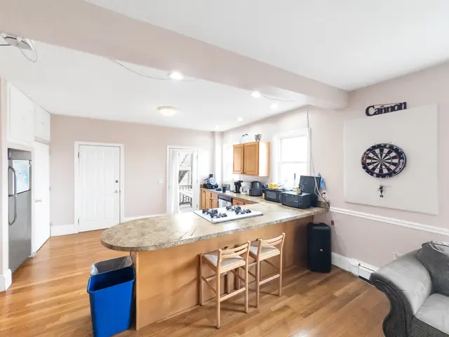 32 Fisher Ave #2