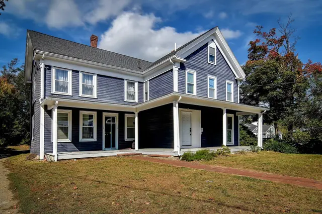 136 Commonwealth Rd