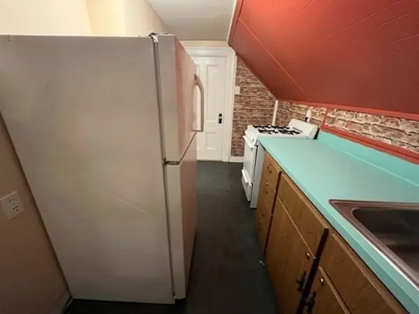 38 Tuttle Street #2