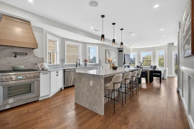 557 Somerville Ave #2