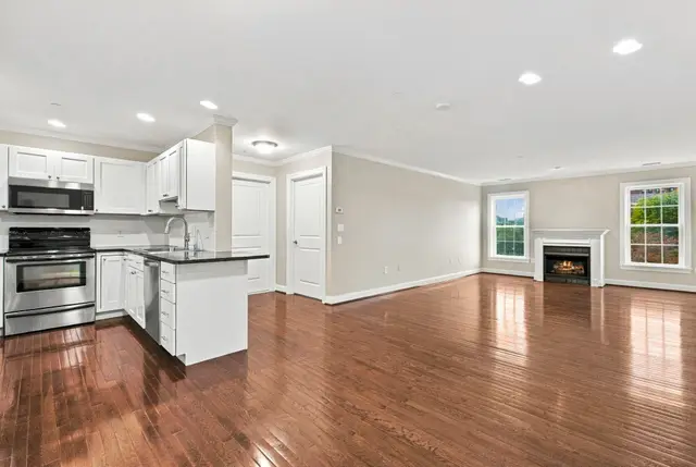 10 Crowninshield Street #306
