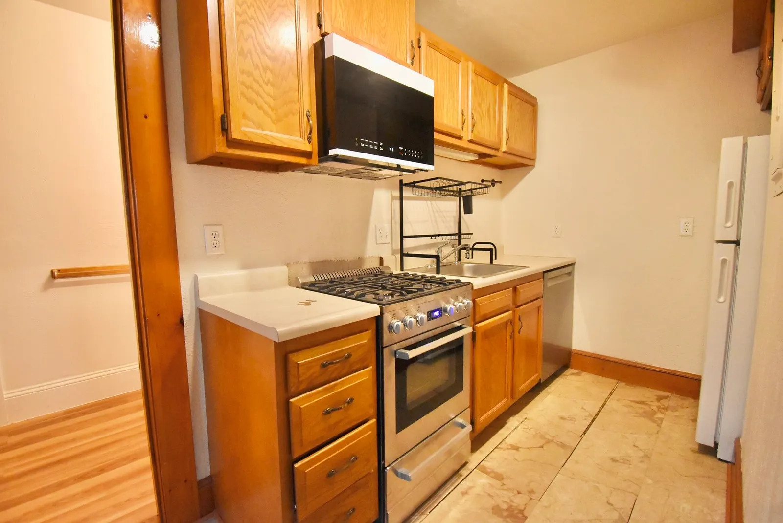 37 Railroad Ave #8, Beverly