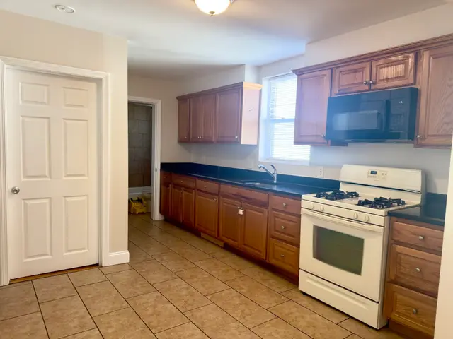 29 Chase  Street #3B