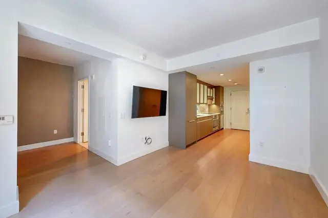 100 Lovejoy Wharf #5Q