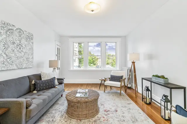 8 Kinross Rd #4