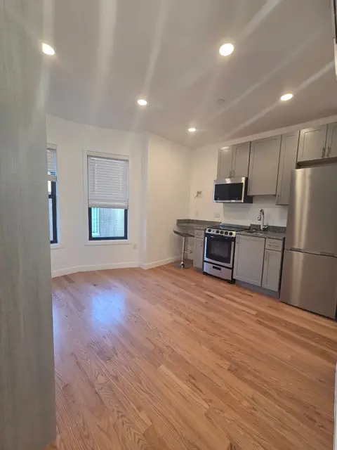 165 Hawthorne #306