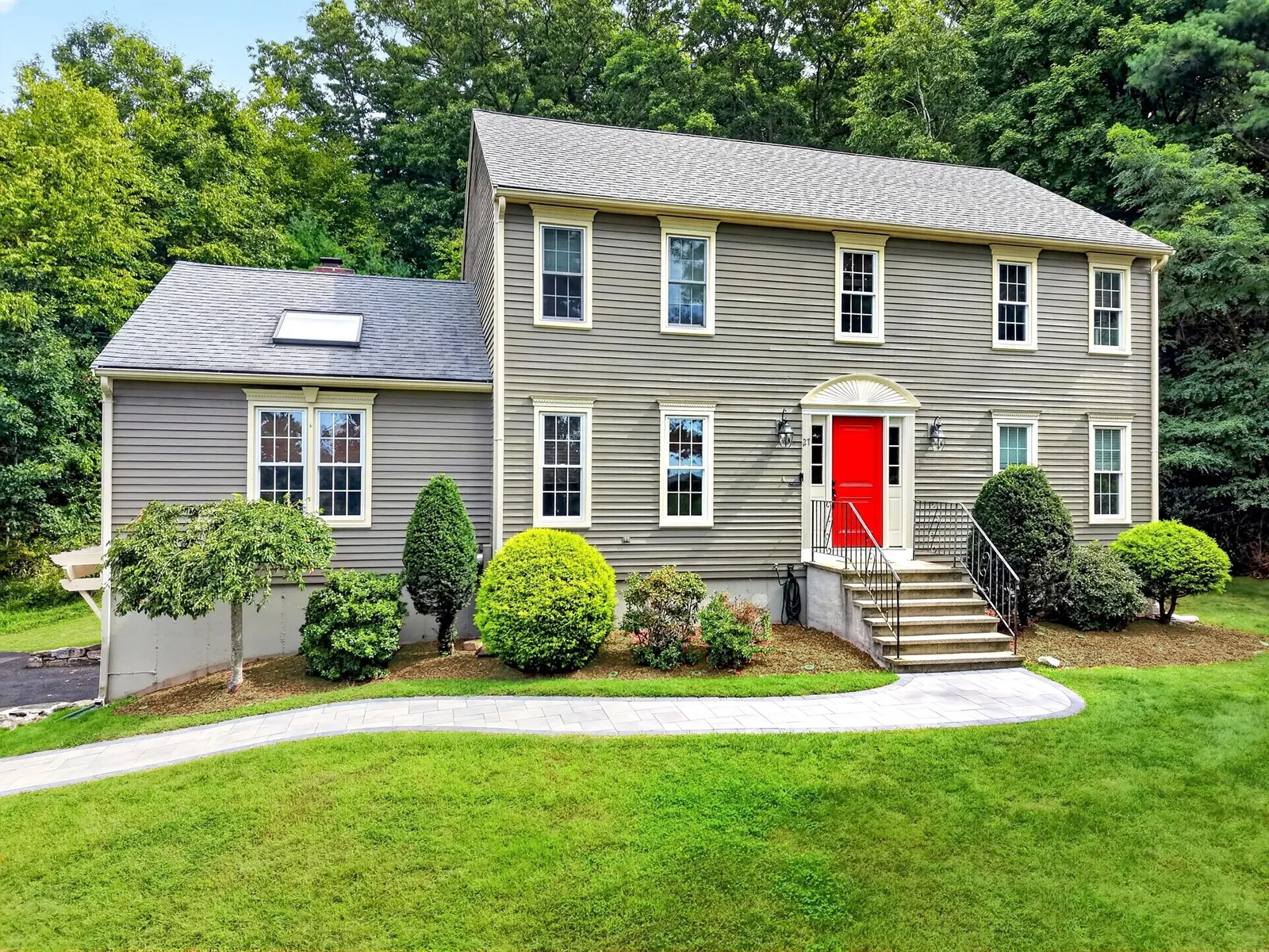 27 Field Pond Rd, Milford
