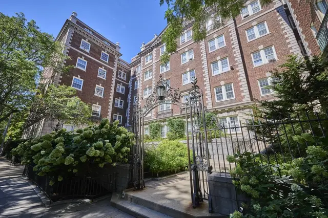 7 Arlington St #4
