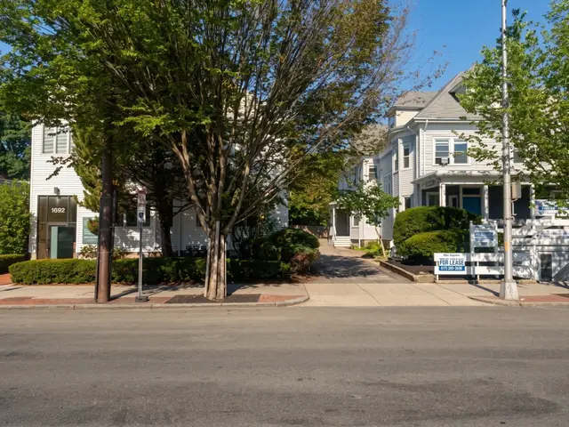 1696 Massachusetts Ave #4