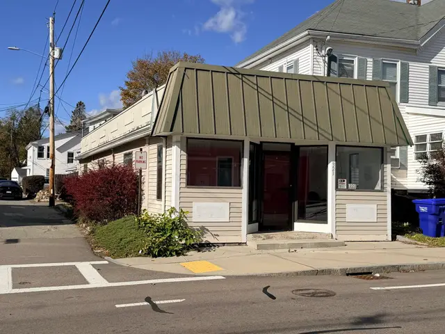323 Main St