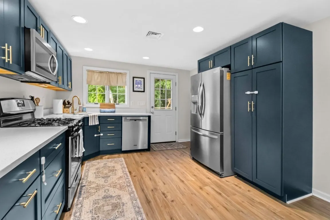 21 Shepard Ave, Pembroke