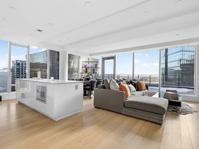 135 Seaport Blvd #2008