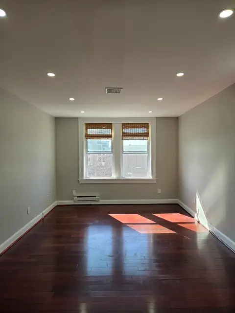 1372 Hancock St