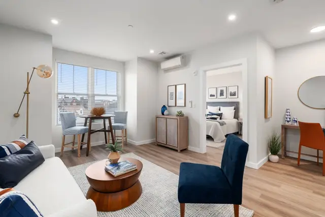 10 Somerset #205