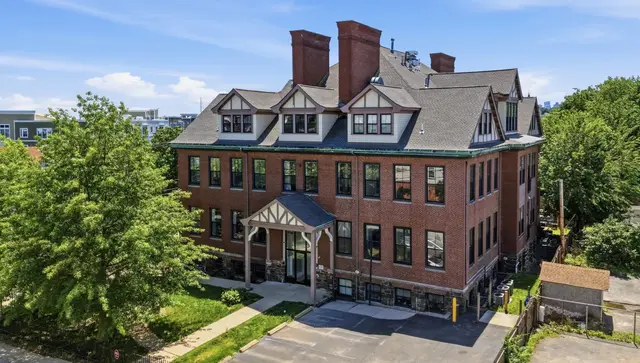220 Spencer Ave #104