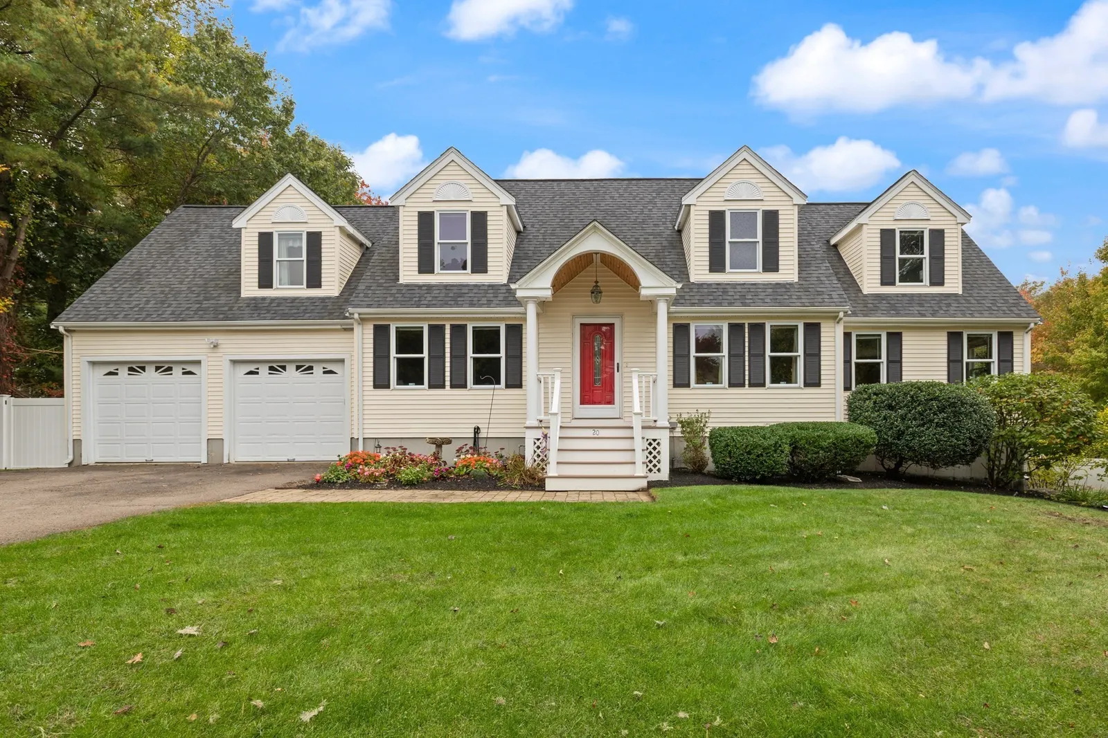 20 Dennison Ct, Stoughton
