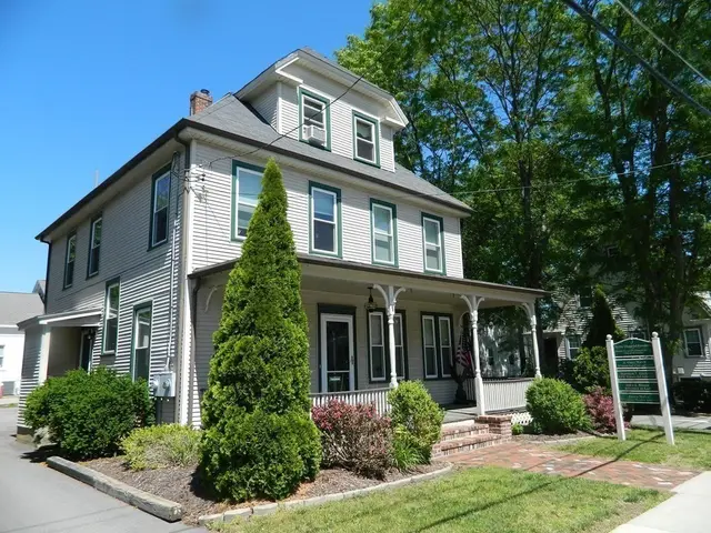 11 East St #202