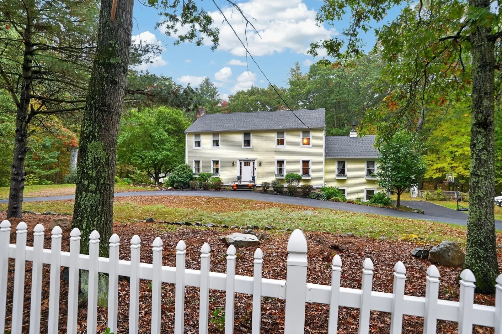 122 Prides Crossing Rd, Sudbury