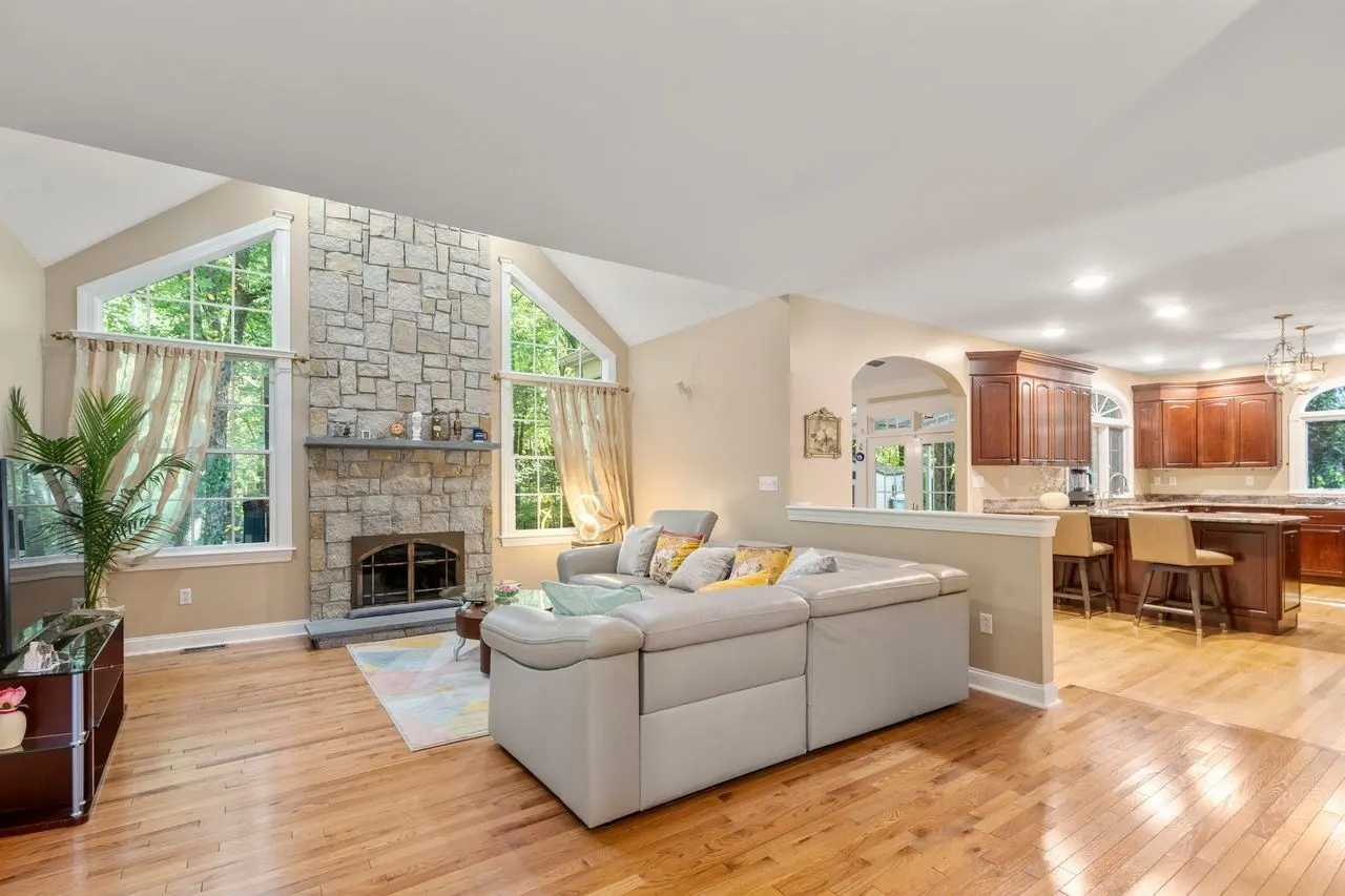 20 Fern Brook Cir, Canton