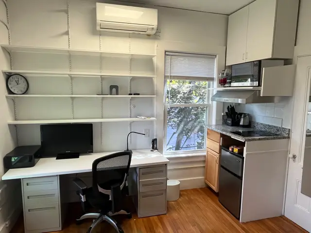 15 Arlington St #2R
