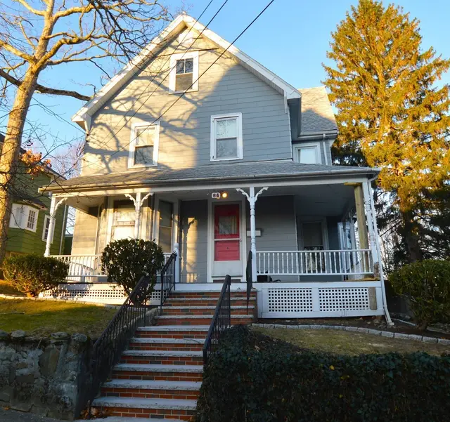 84 Crescent Ave #84