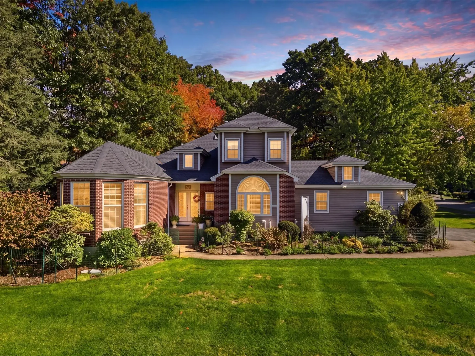 12 King Philip Rd, Sharon