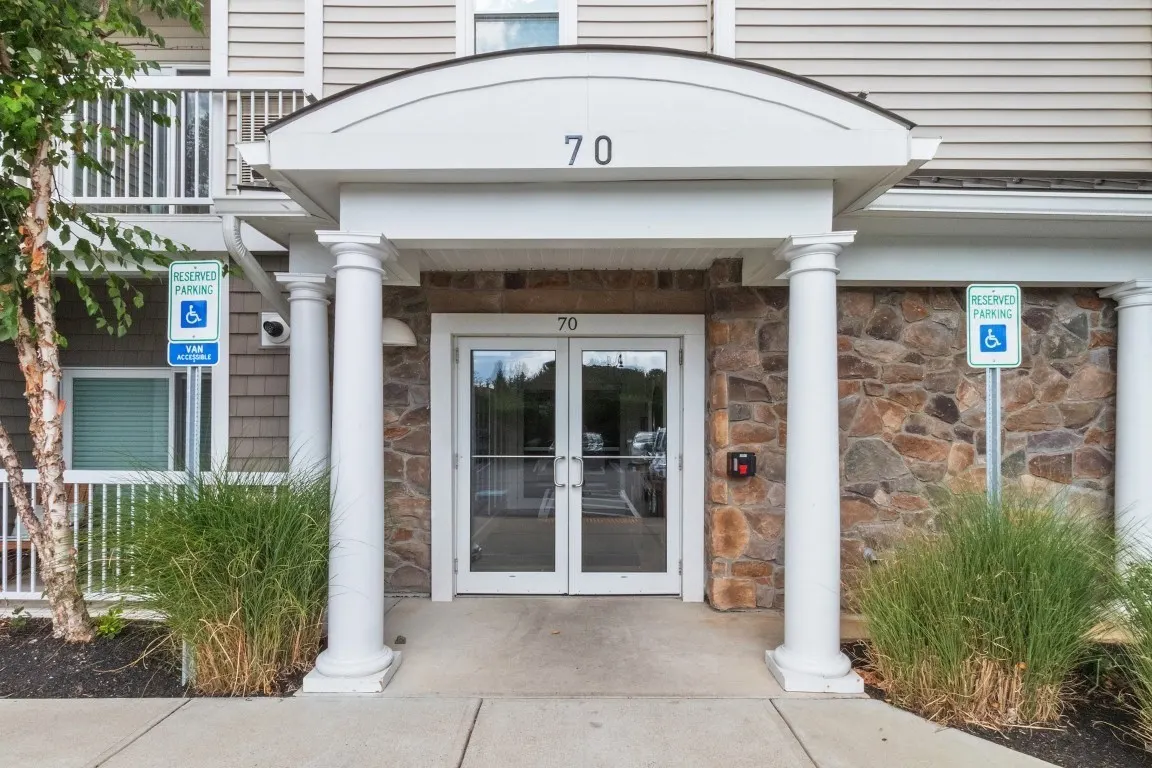 70 Trotter Rd #4304, Weymouth