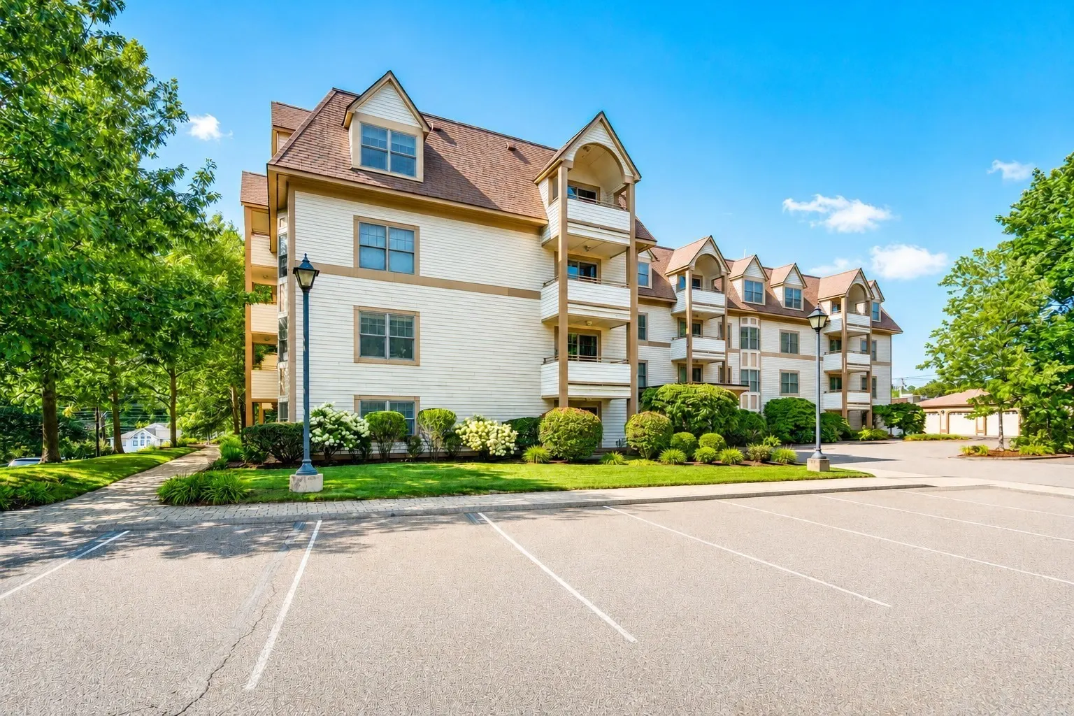 12 Russell Rd #103, Wellesley