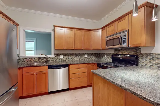 258 W Broadway #6